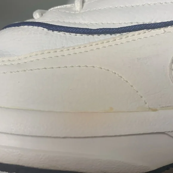 REEBOK HEXALITE VINTAGE 2000 Size 9 1/2 white with navy blue accents. Worn twice - Picture 8 of 8